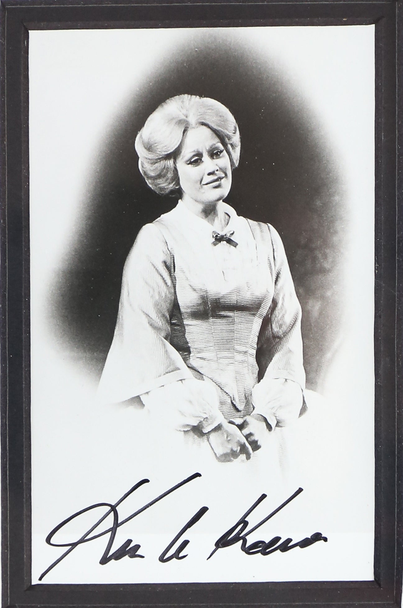 Dame Kiri Tekanawa Signed 6x8 Artwork Framed Display - Memorabilia Framers Shop