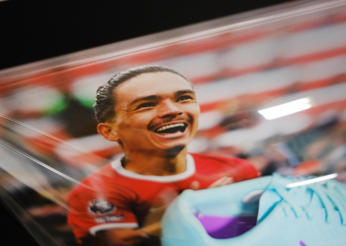 Darwin Núñez signed boot Liverpool F.C. - Memorabilia Framers Shop