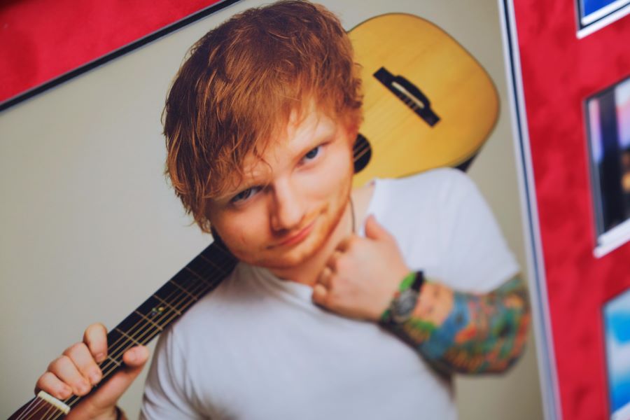 Ed Sheeran Signed White Card Framed Display - Memorabilia Framers Shop