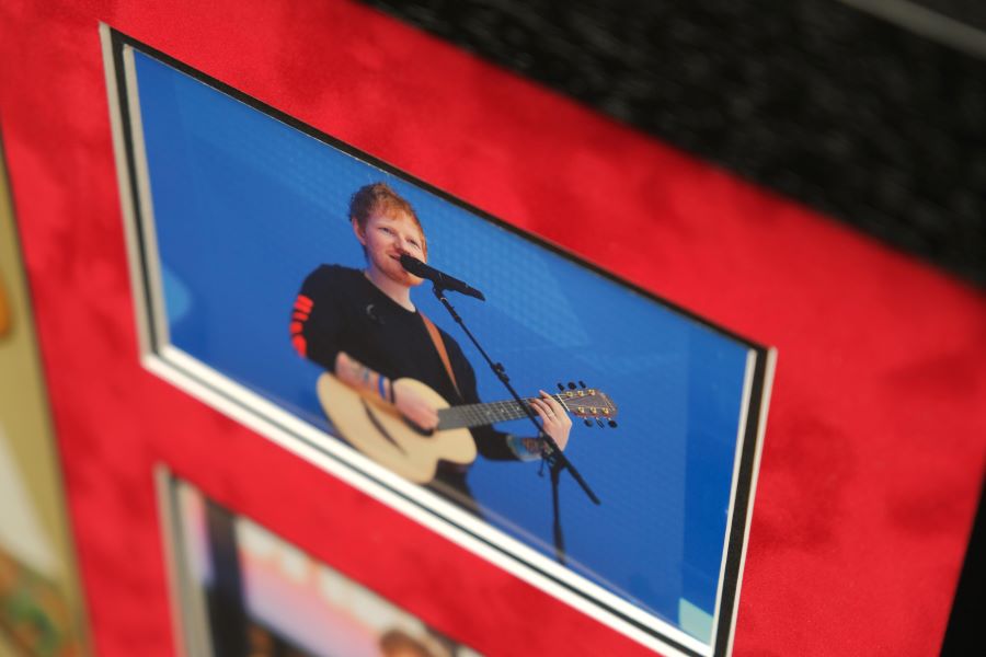Ed Sheeran Signed White Card Framed Display - Memorabilia Framers Shop