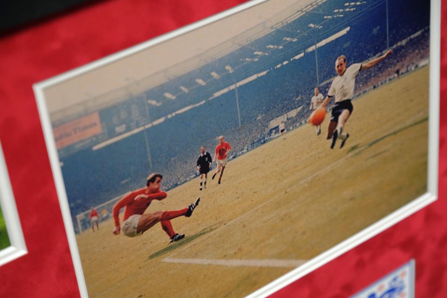 Geoff Hurst White Card Framed Display - Memorabilia Framers Shop