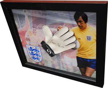 Gordon Banks signed England Glove - Memorabilia Framers Shop