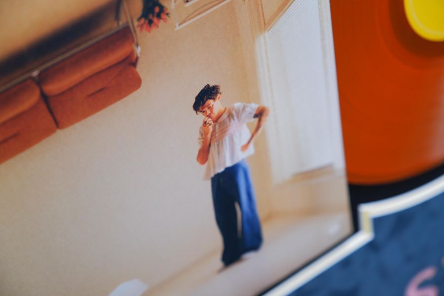 Harry Styles White Card Signed Display With Record - Memorabilia Framers Shop
