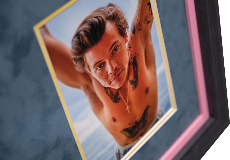 Harry Styles White Card Signed Display With Record - Memorabilia Framers Shop