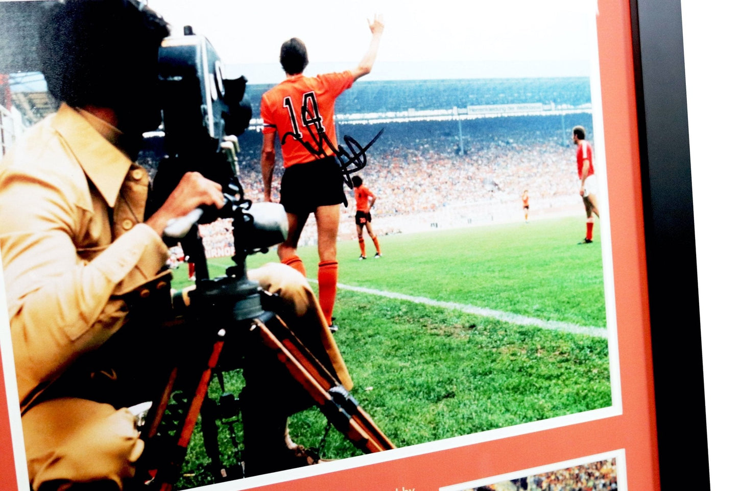 Johan Cruyff Signed Photo Framed Display - Memorabilia Framers Shop
