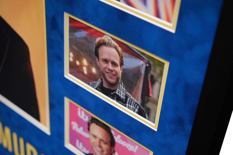 Olly Murs White Card Signed Display - Memorabilia Framers Shop