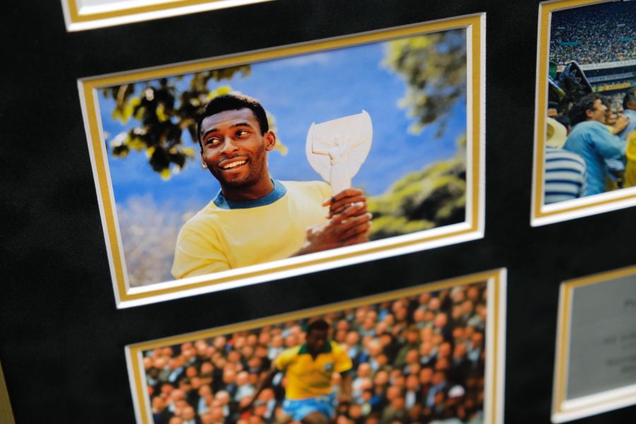Pele signed Photograph Framed Display - Memorabilia Framers Shop