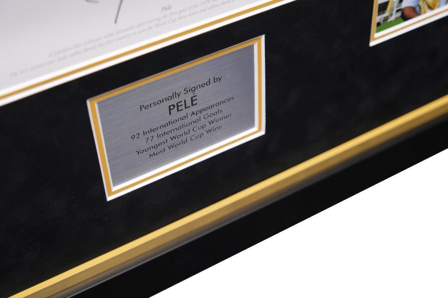 Pele signed Photograph Framed Display - Memorabilia Framers Shop