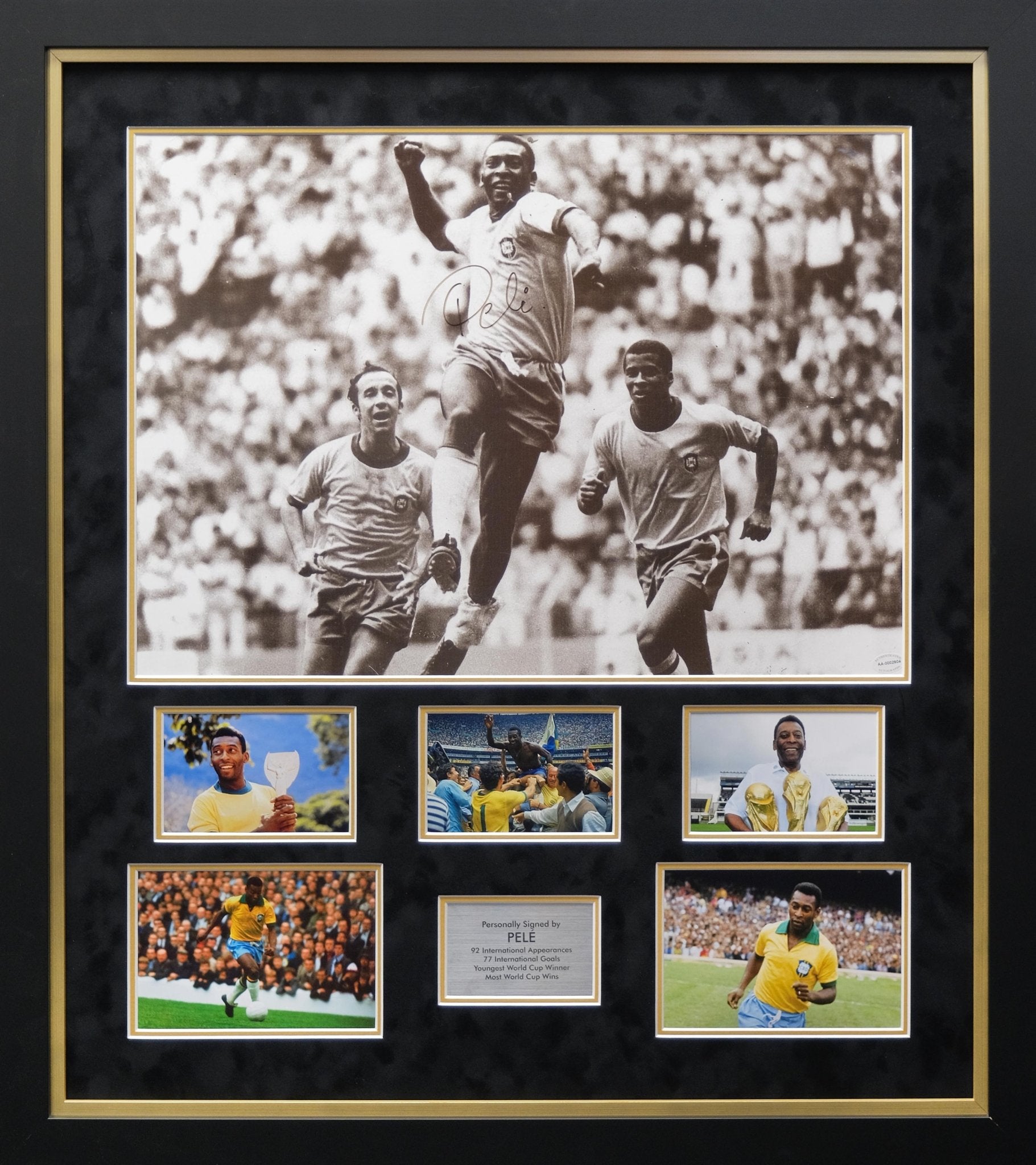 Pele signed Photograph Framed Display - Memorabilia Framers Shop