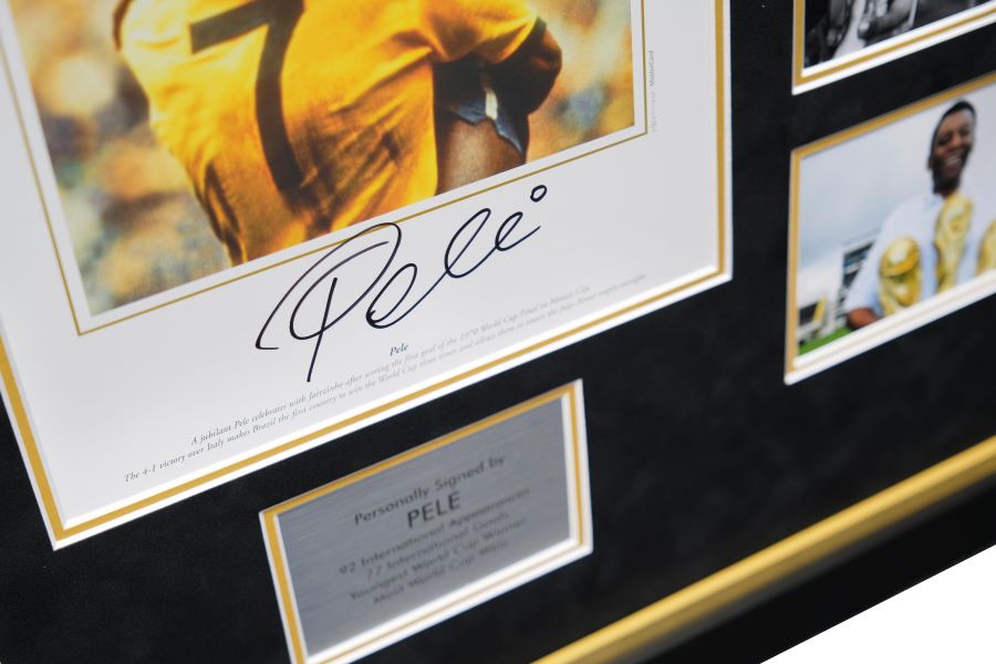 Pele signed Photograph Framed Display - Memorabilia Framers Shop