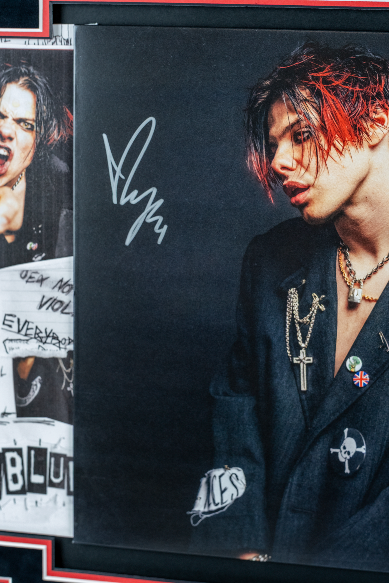 Yungblud Signed 'YUNGBLUD' Vinyl Insert Framed Display