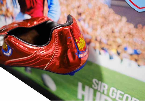 Sir Geoff Hurst signed boot West Ham - Memorabilia Framers Shop