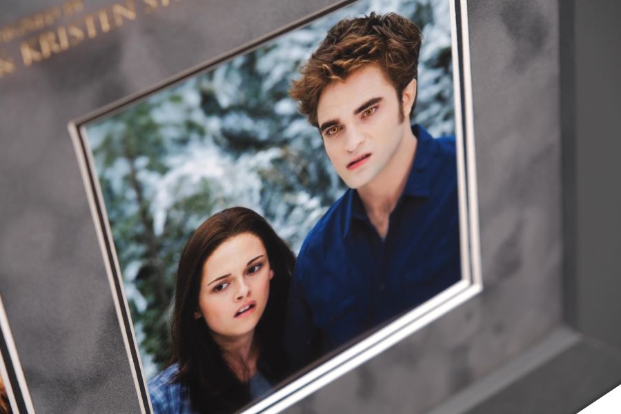 Twilight Photograph Display Signed by Robert Pattinson and Kristen Stewart - Memorabilia Framers Shop