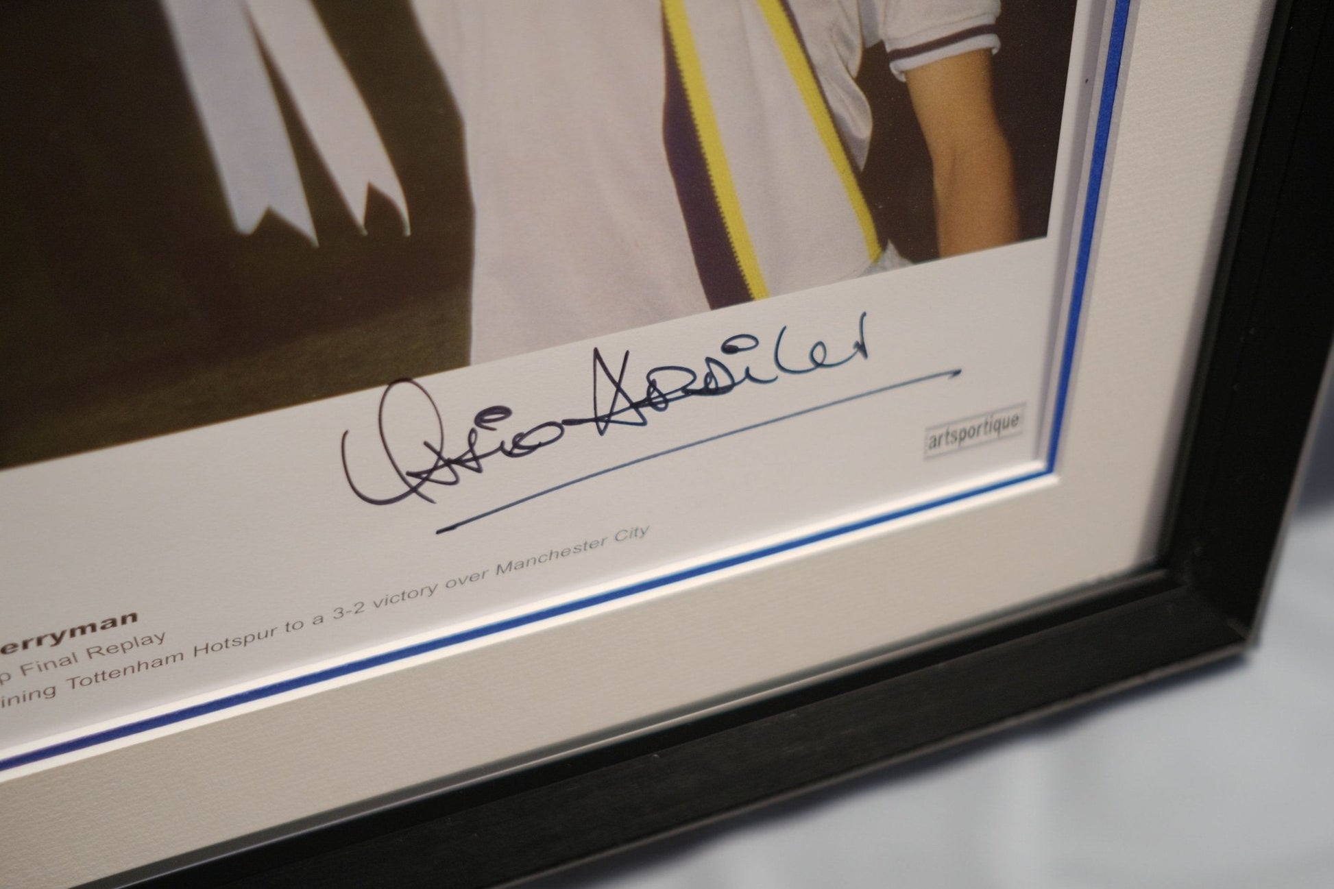1981 FA cup Final Steve Perryman & Ossie Ardiles. - Memorabilia Framers Shop