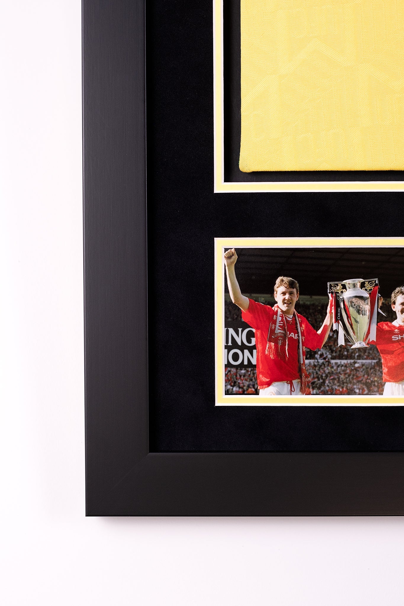 Signed Bryan Robson 92/94 Third Strip Display