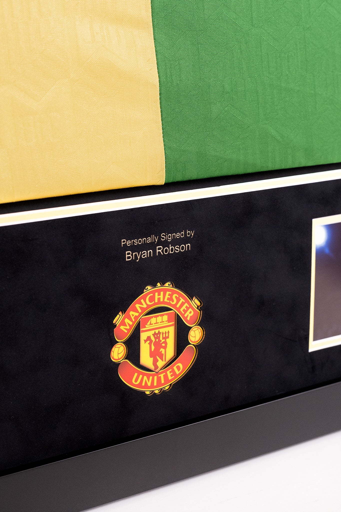 Signed Bryan Robson 92/94 Third Strip Display