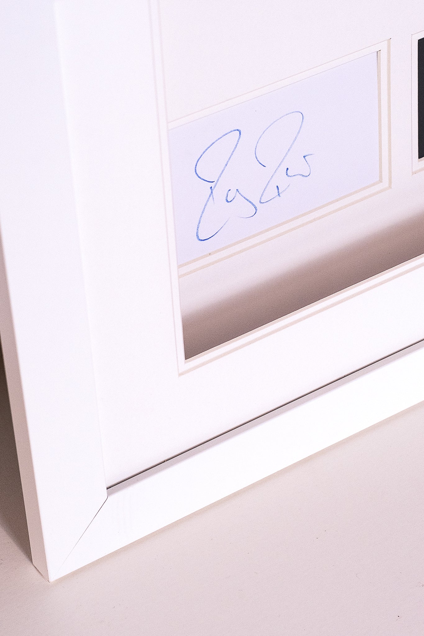 Roger Federer Signed White Card With Racket Framed Display