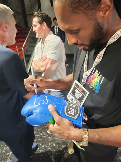 5vs5 Frank Warren, Eddie Hearn x10 boxers Signature Gloves Display