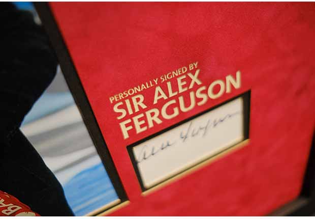 Alex Ferguson Manchester United signed white card - Memorabilia Framers Shop