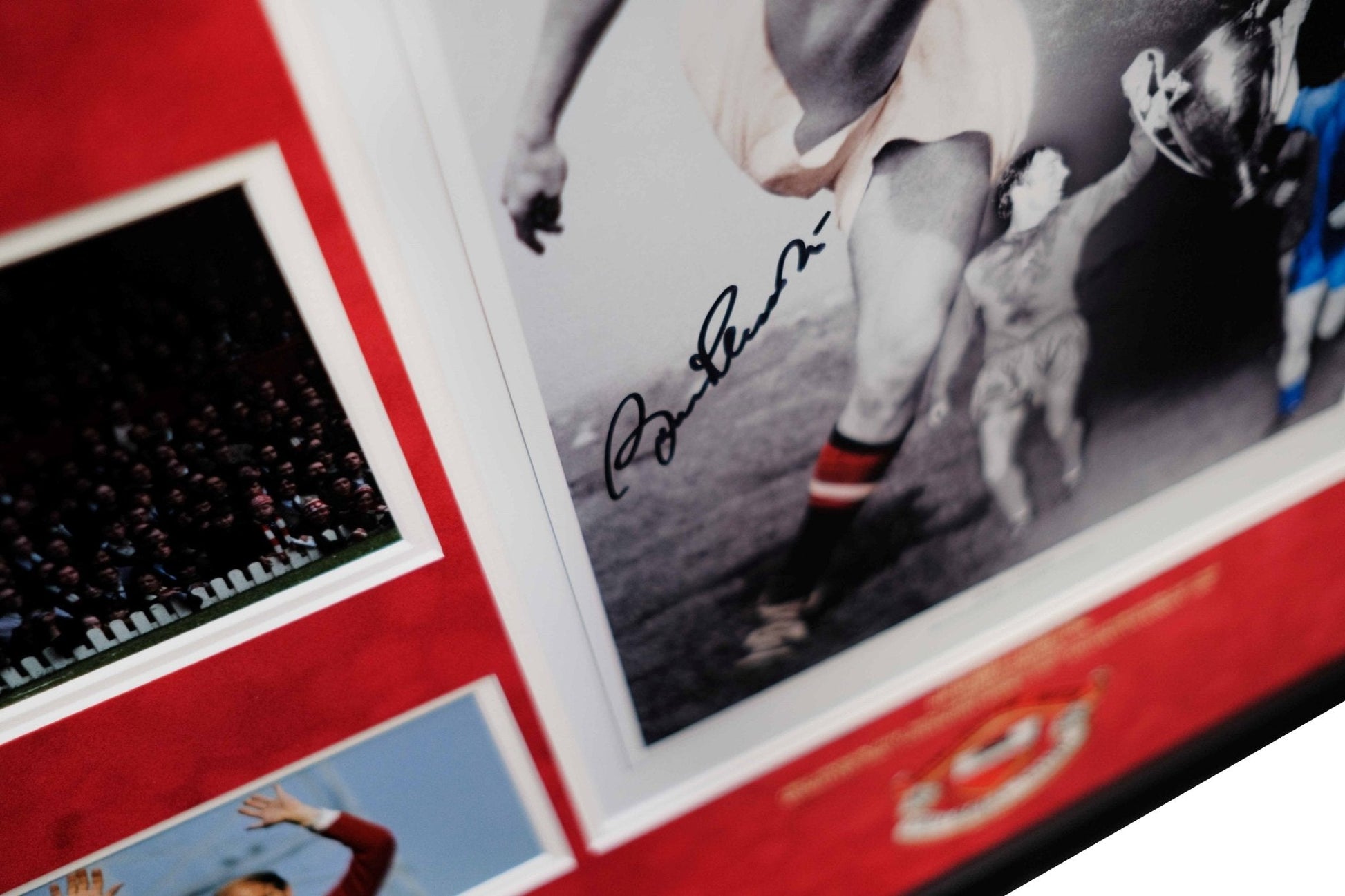 Bobby Charlton Manchester United Signed Photo Framed Display - Memorabilia Framers Shop