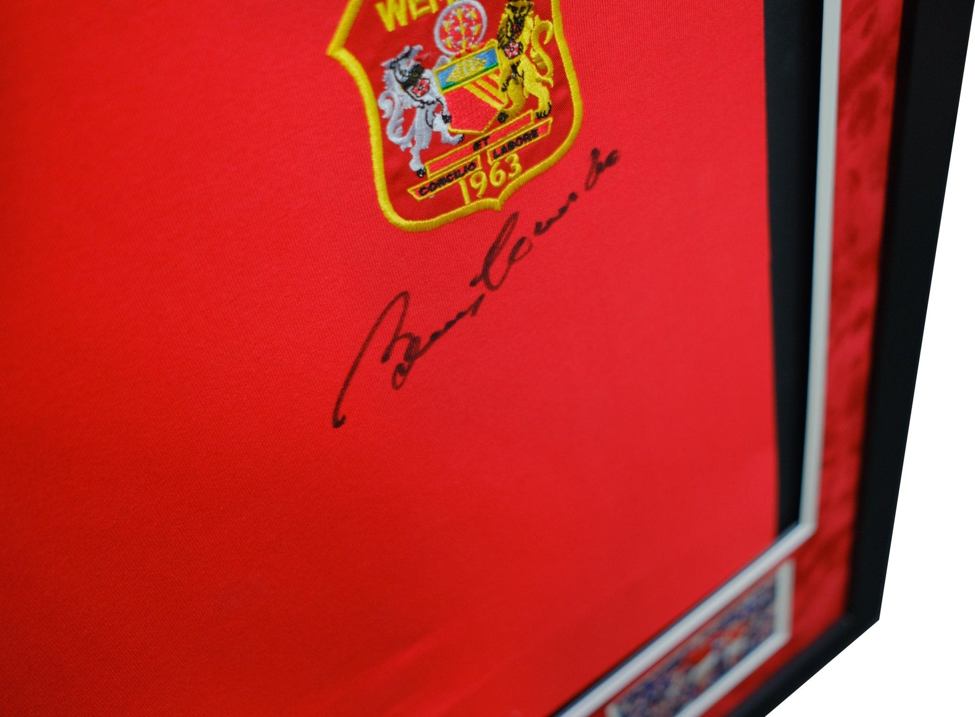 Bobby Charlton Signed Manchester United Framed Display - Memorabilia Framers Shop
