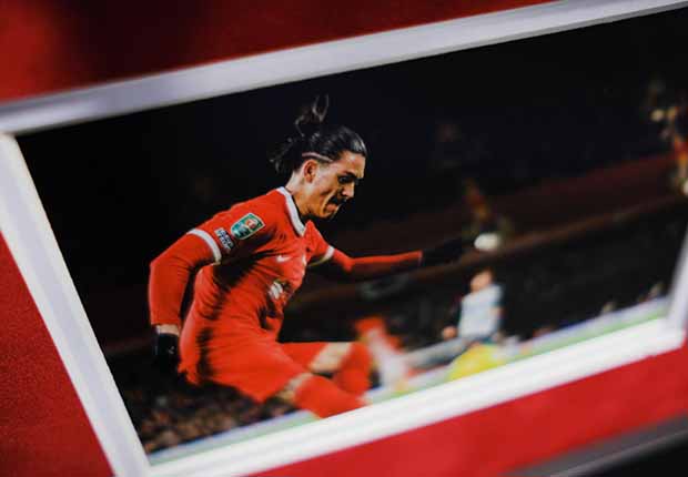 Darwen Núñez signed home shirt Liverpool F.C. - Memorabilia Framers Shop