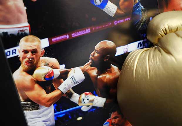 Floyd Mayweather JR. signed Glove - Memorabilia Framers Shop