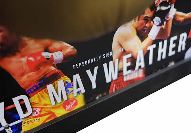 Floyd Mayweather JR. signed Glove - Memorabilia Framers Shop