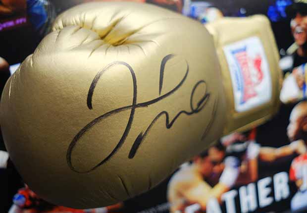 Floyd Mayweather JR. signed Glove - Memorabilia Framers Shop