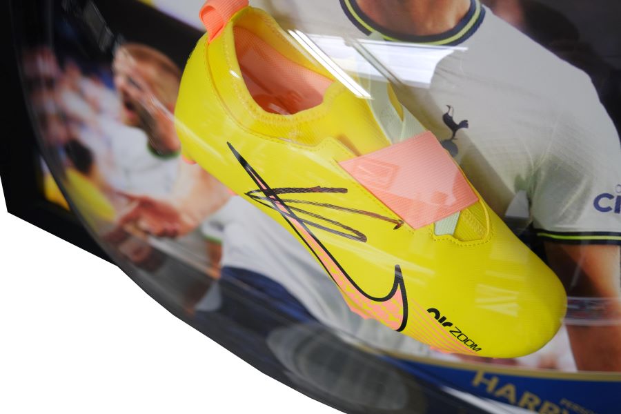 Harry Kane Signed Pink Spurs Boot Display - Memorabilia Framers Shop