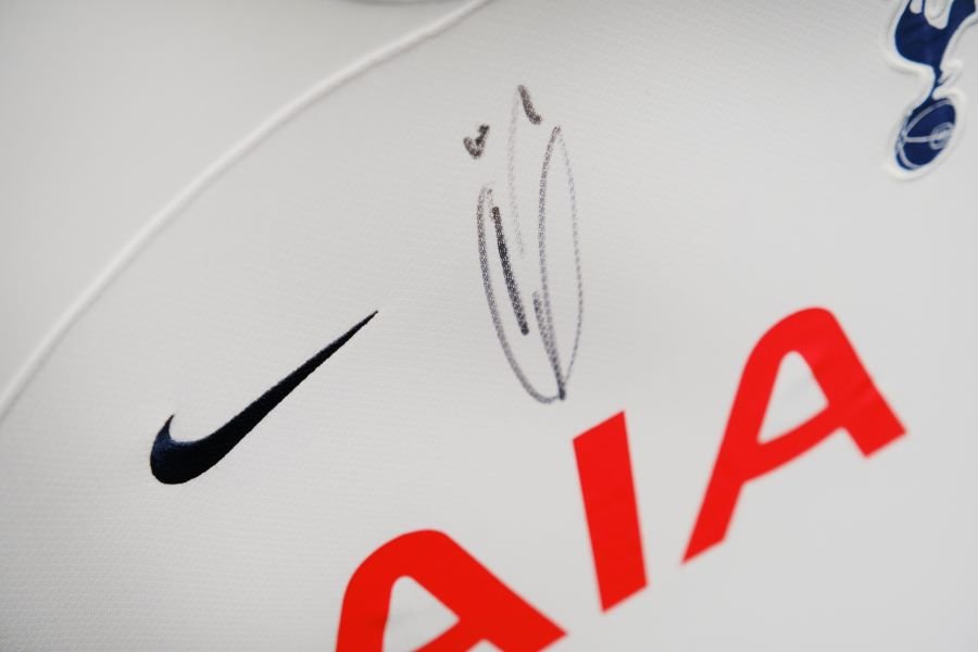 Harry Kane Signed Shirt Framed Display - Memorabilia Framers Shop