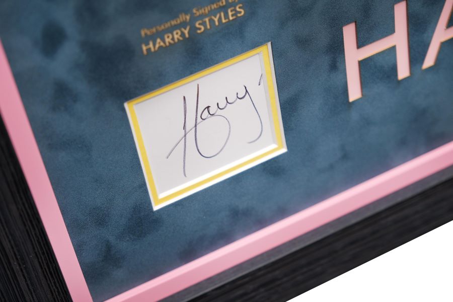 Harry Styles White Card Signed Display With Record - Memorabilia Framers Shop