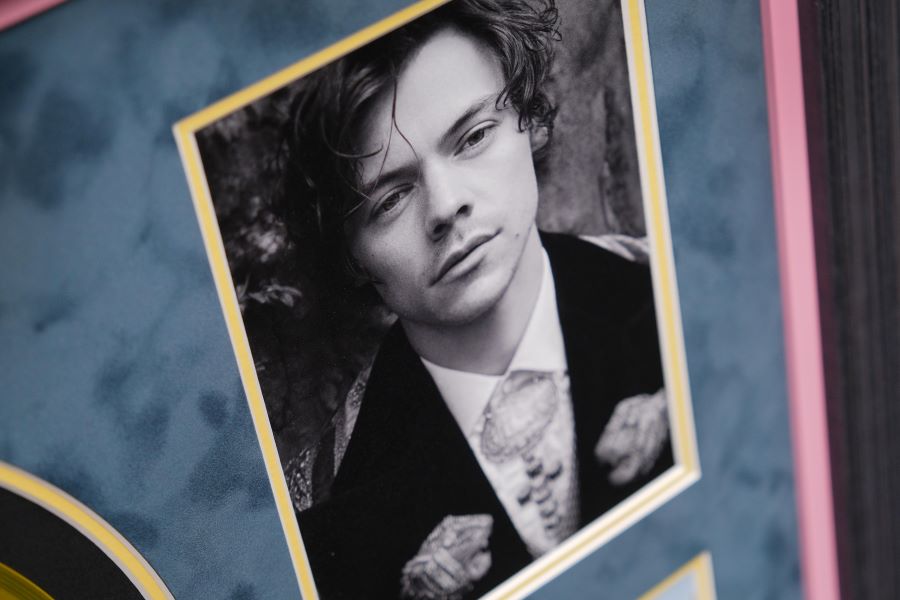 Harry Styles White Card Signed Display With Record - Memorabilia Framers Shop