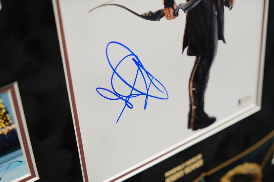 Hawkeye Signed 10x8 Photograph Display Signed by Jeremy Renner - Memorabilia Framers Shop