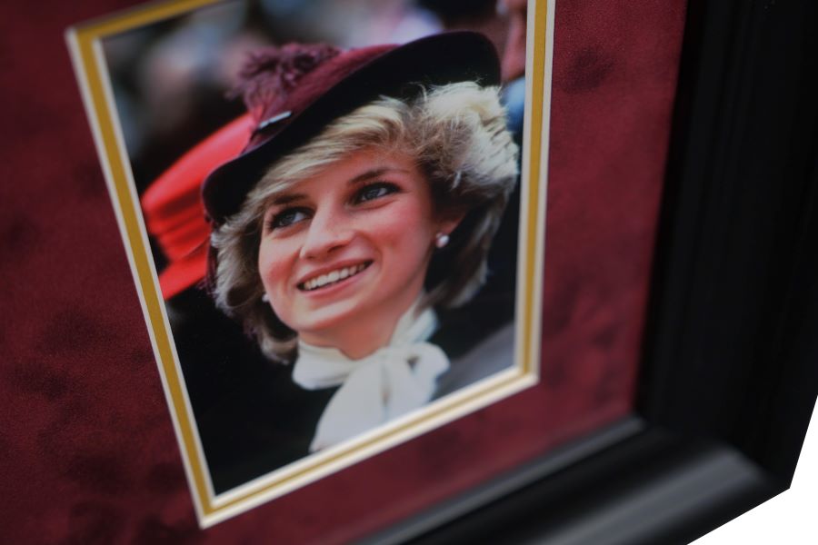 Lady Diana Montage With Signed Message White Card - Memorabilia Framers Shop