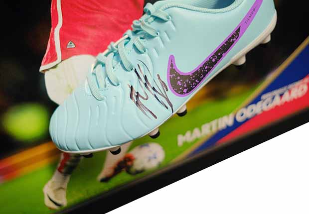 Martin Odegaard signed boot Arsenal - Memorabilia Framers Shop