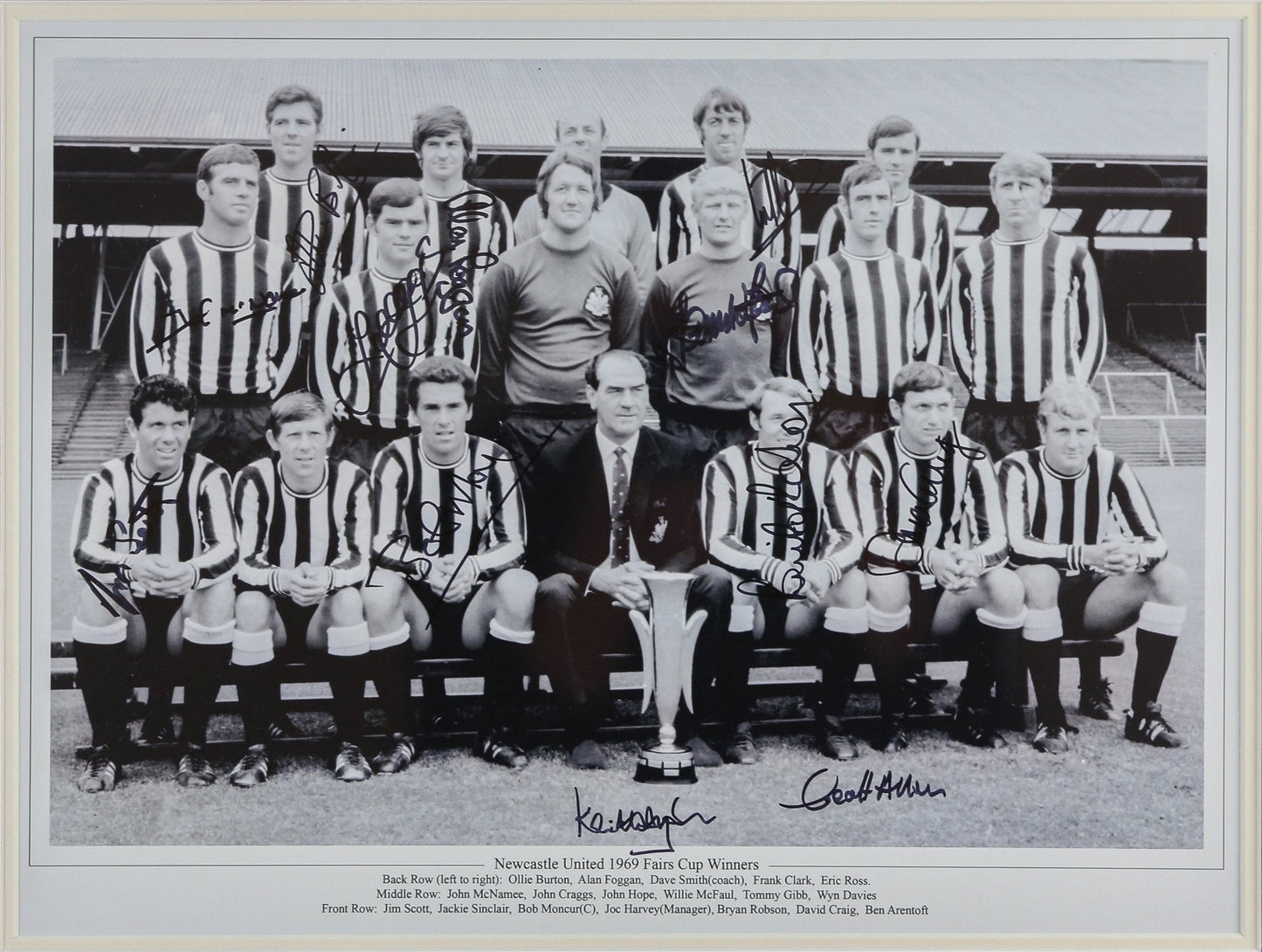 Newcastle United 1969 Fairs Cup Winners Signed 12x16 Photograph Framed Display, Signed by 12 - Memorabilia Framers Shop