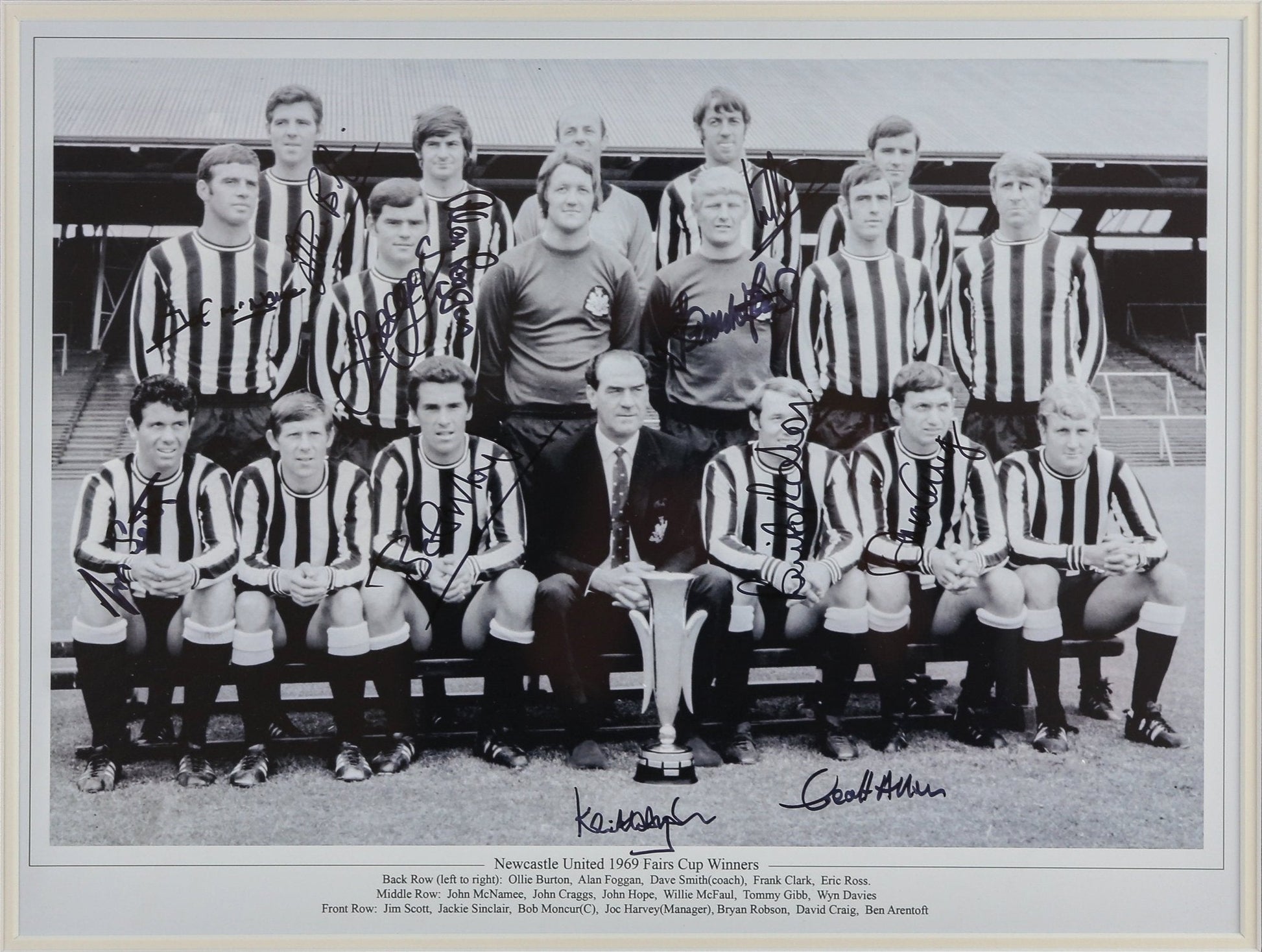 Newcastle United 1969 Fairs Cup Winners Signed 12x16 Photograph Framed Display, Signed by 12 - Memorabilia Framers Shop