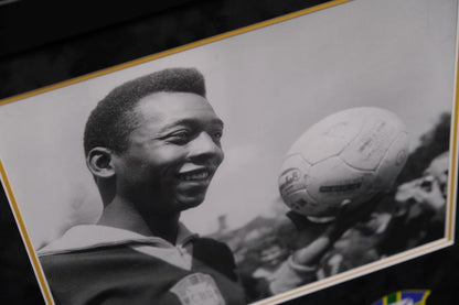 Pele Signed Photograph Framed Display - Memorabilia Framers Shop