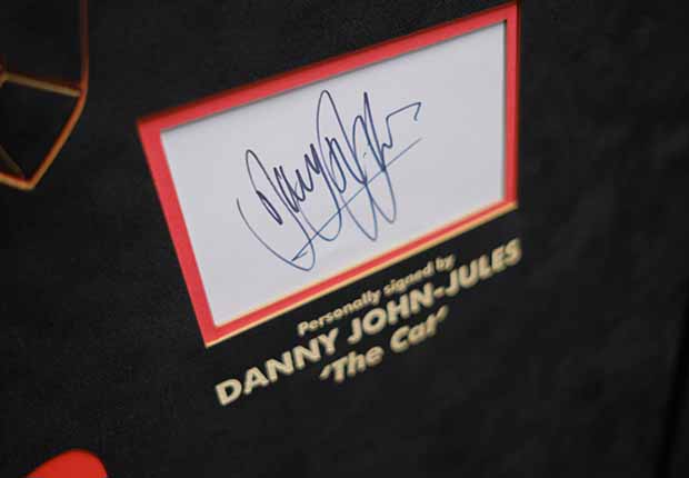 Red Dwarf Signed photo display by Danny John-Jules,Chris Barrie,Craig Charles, Robert Llewellyn - Memorabilia Framers Shop